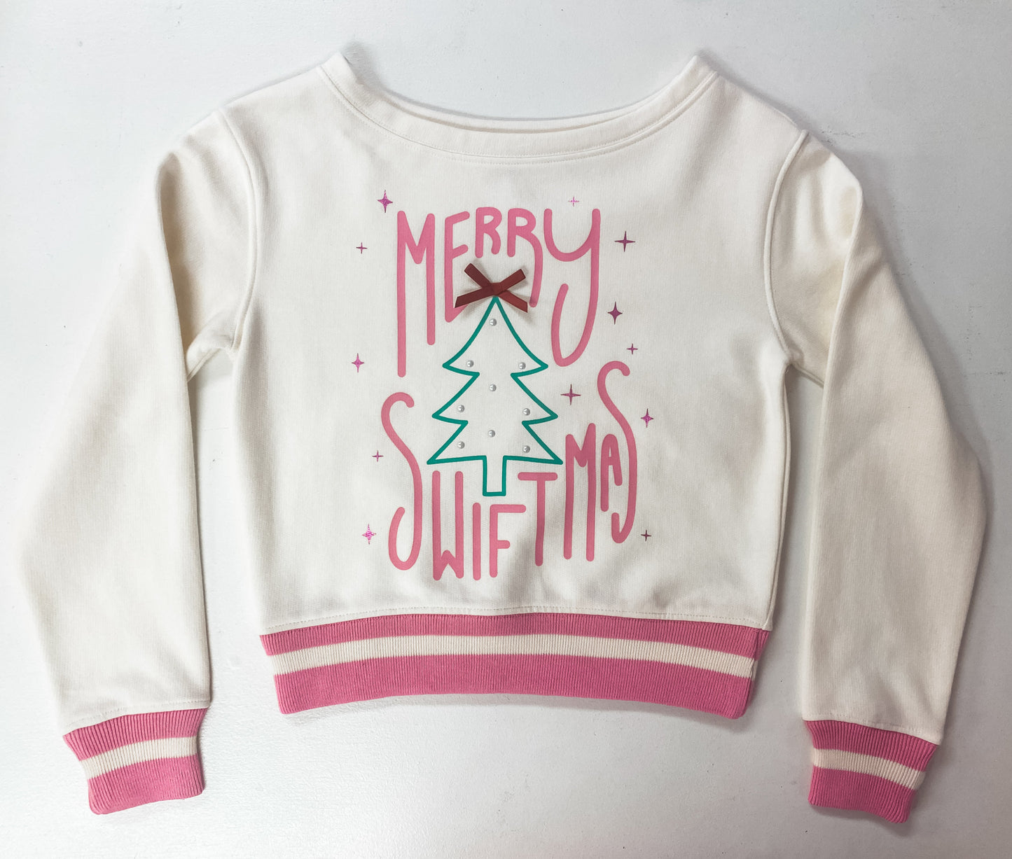 Merry Swiftmas Sweatshirt – Tween Girl Holiday Fleece with Pearls & Bow Appliqué